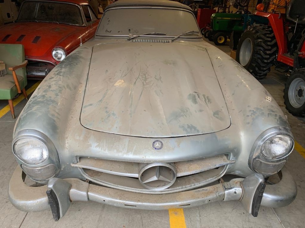 Американец нашел в гараже раритетный Mercedes-Benz. Фото