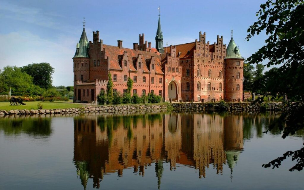 Так выглядят десять красивейших замков Европы. Фото