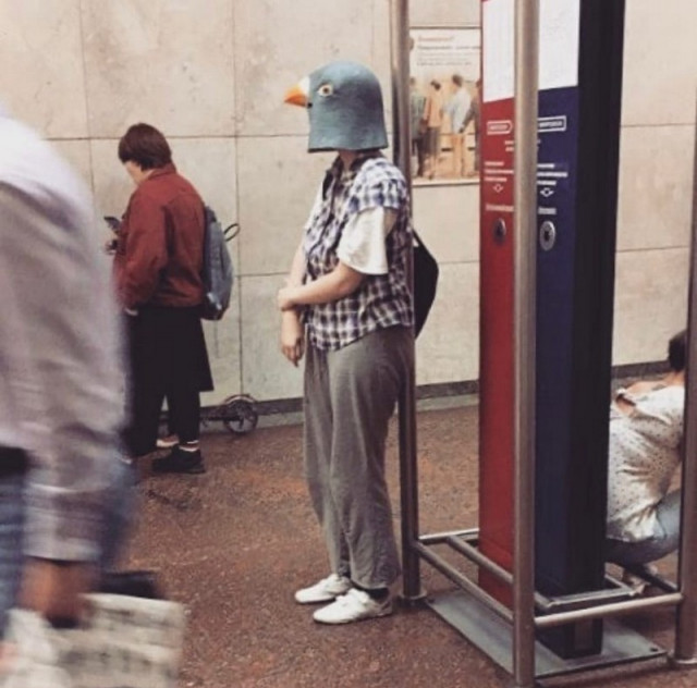 Странные и неожиданные пассажиры в метро (фото)