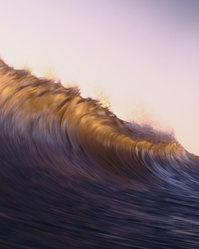 Фотограф-сёрфингист делает снимки морских волн (фото)