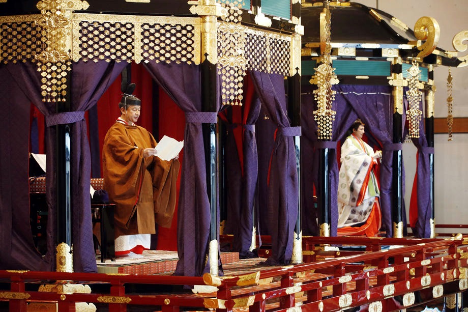 Появились кадры интронизации императора Японии. Фото