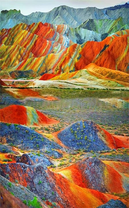Яркие пейзажи цветных гор Китая. Фото