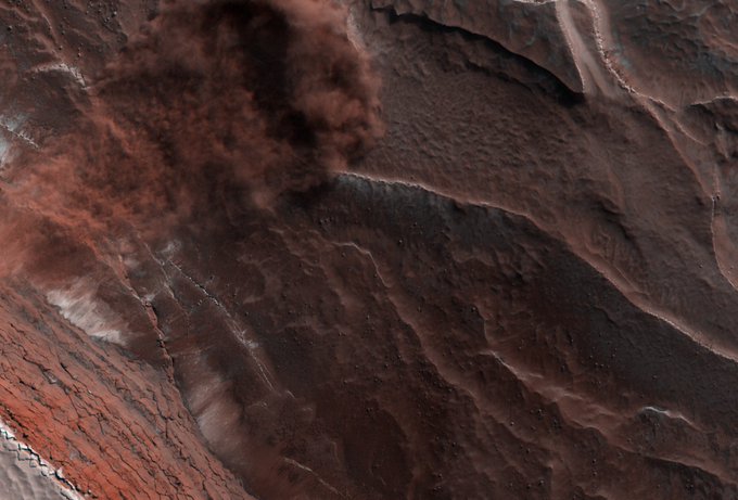 NASA показало, как выглядит ледяная лавина на Марсе. Фото