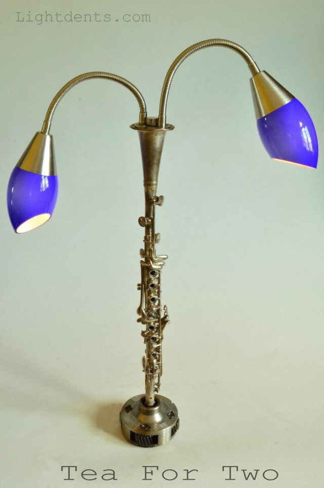 Художник переделывает выброшенные музыкальные инструменты и другие винтажные предметы в светильники (фото)  