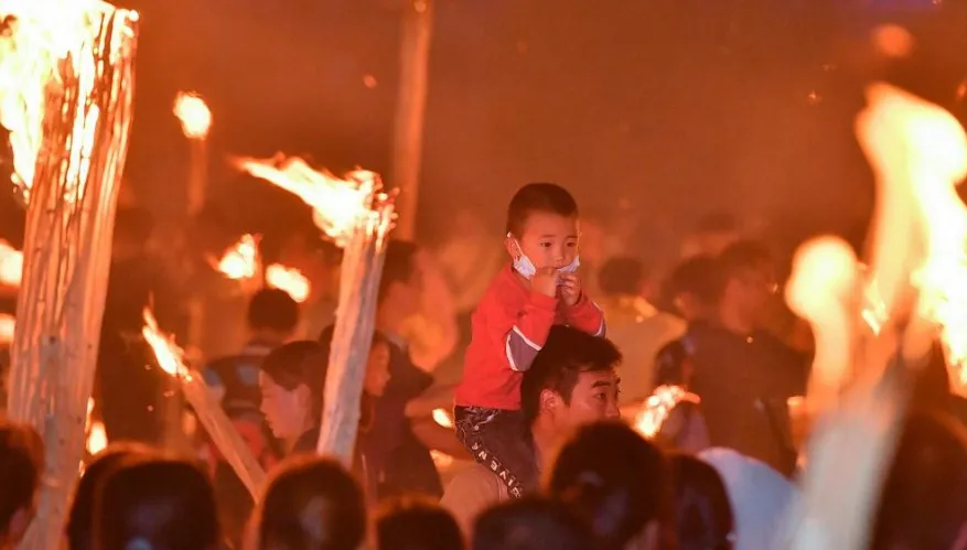 Праздник факелов в Китае