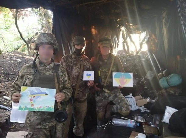 Діти Київщини передали малюнки військовим на фронт (ФОТО)