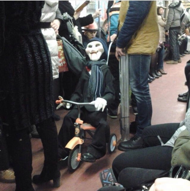 Дивні та несподівані пасажири метро (фото)