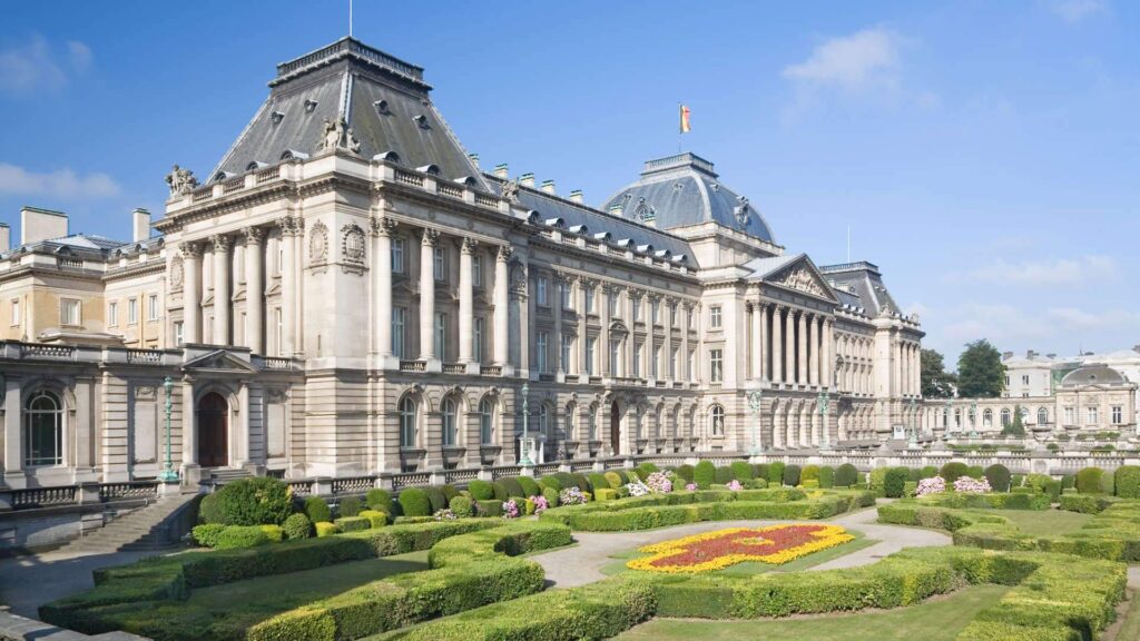 Королевские дворцы Европы, ради которых стоит отправиться в путешествие. Фото