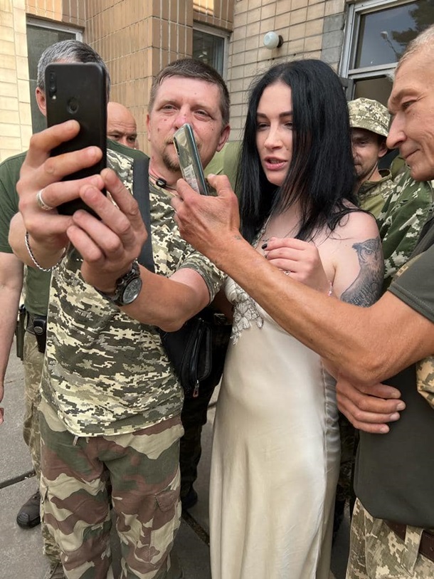 Анастасия Приходько провела концерт для украинских защитников (ФОТО)