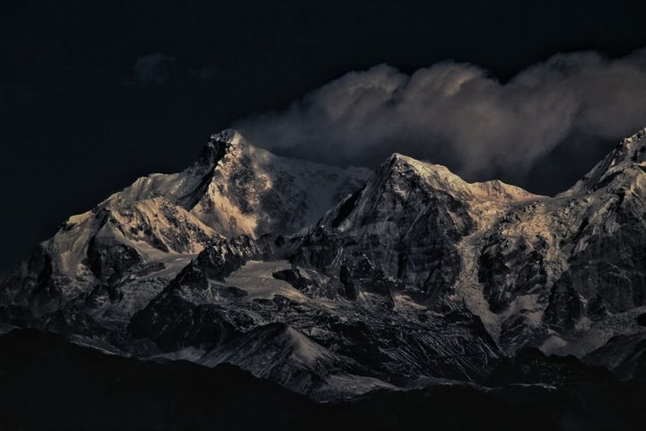Мальовничі гори, що занапастили чимало альпіністів.  Фото