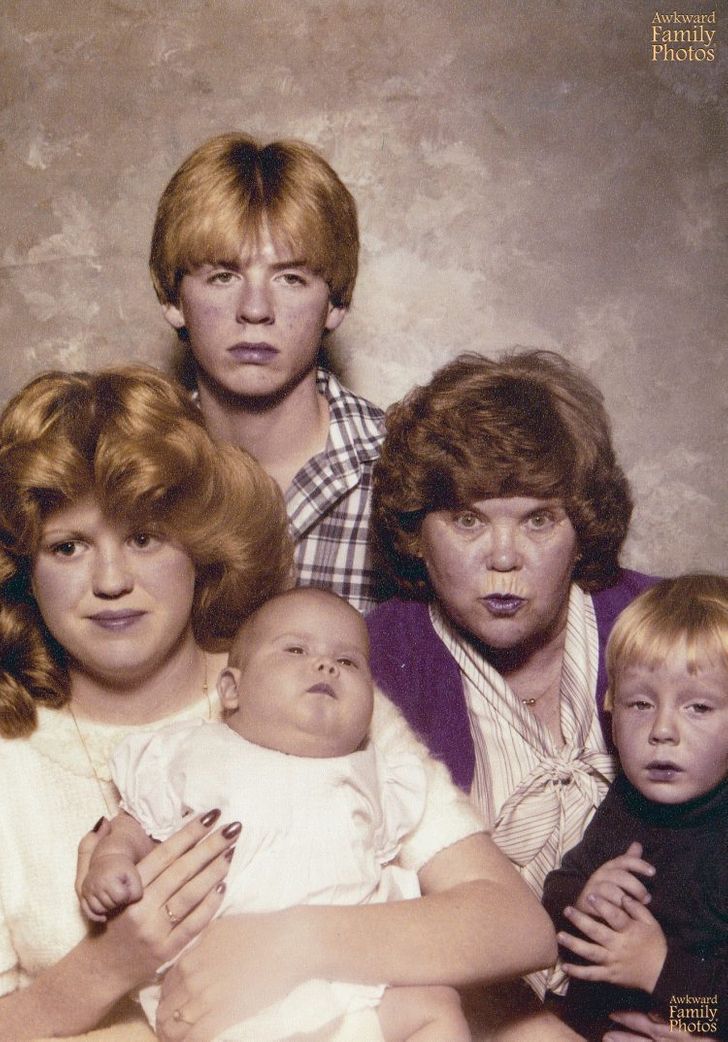 24 сімейних фото, на яких відбувається щось дивне
