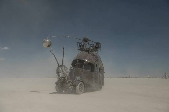 Постапокалиптический транспорт на фестивале Burning Man, напоминающий кадры из фильма \"Безумный Макс\"(фото)