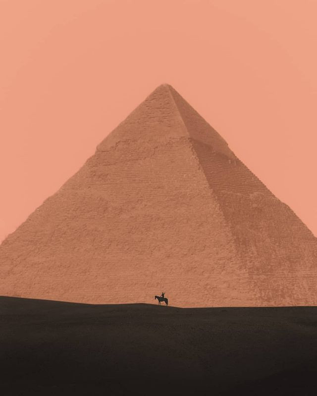 Єгипетський фотограф робить захоплюючі фотографії пірамід Гізи (12 фото)