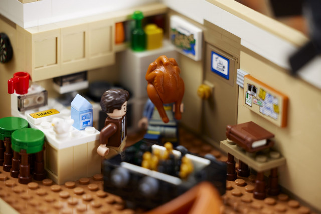 LEGO выпускает набор из 2048 деталей, посвящённый сериалу \"Друзья\", и в нём есть две квартиры (фото)