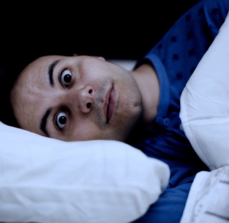 10+ дивних прийомів для комфортного сну, які реально працюють