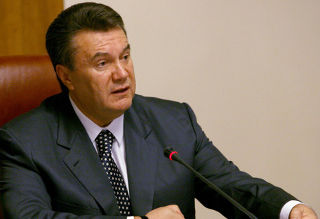 Янукович расскажет миру об украинских коррупционных схемах