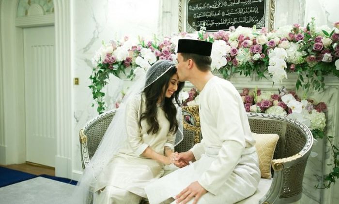 Малазийская принцесса Тунку Тун Амина вышла замуж за голландского менеджера