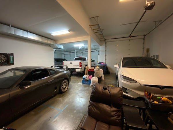 Кожному чоловікові потрібен свій гараж ... навіть якщо у нього немає машини