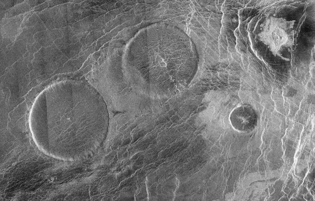 Топ-10: Найнеймовірніші вулкани Сонячної системи (фото)