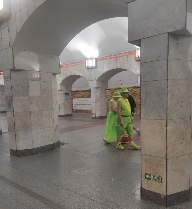 Странные и неожиданные пассажиры метро (ФОТО)