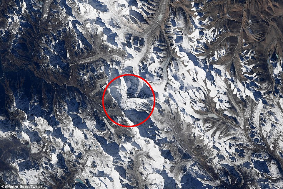 Астронавт показал, как выглядит Эверест с космоса. Фото