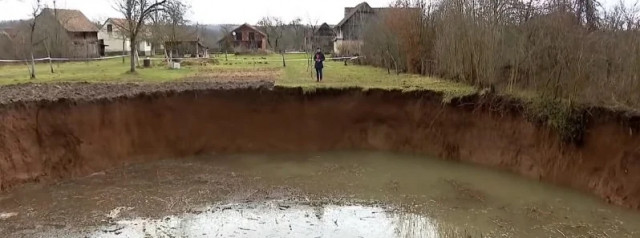  В Хорватии после землетрясения появились сотни карстовых воронок (фото)