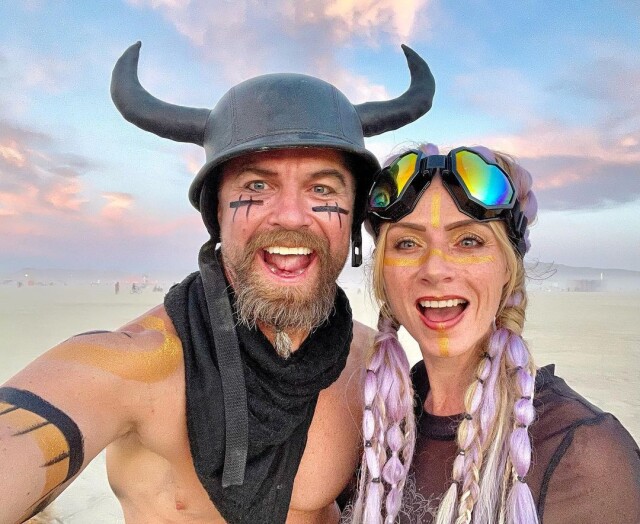 Посетители фестиваля Burning Man 2022