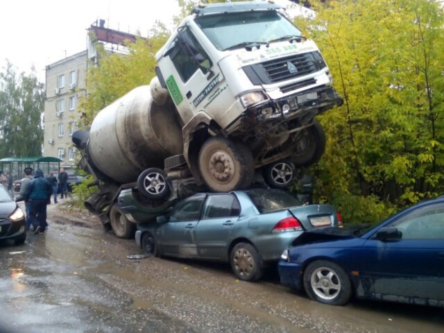 Дивні та незвичайні аварії та ДТП (фото)