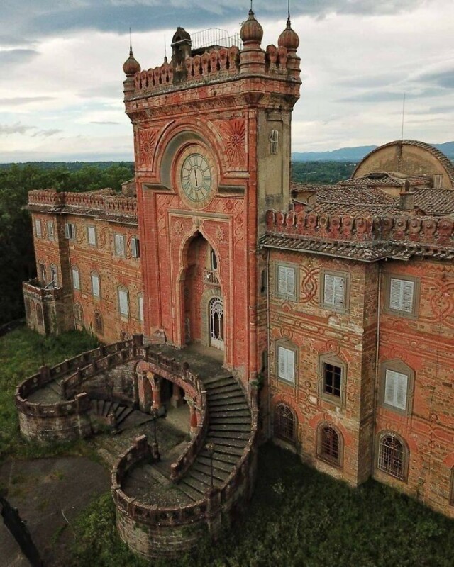 Занедбаний світ в атмосферних фотографіях