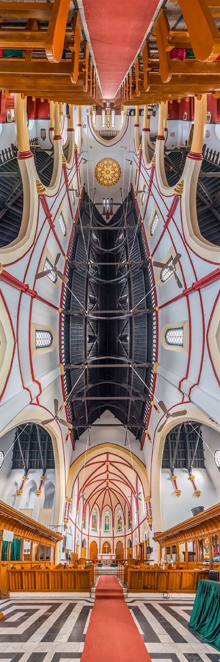 Потрясающие вертикальные панорамы церквей Ричарда Сильвера