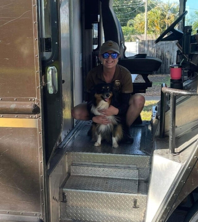 Очаровательные собаки, которых водители курьерской службы UPS встречают на своём пути (фото)