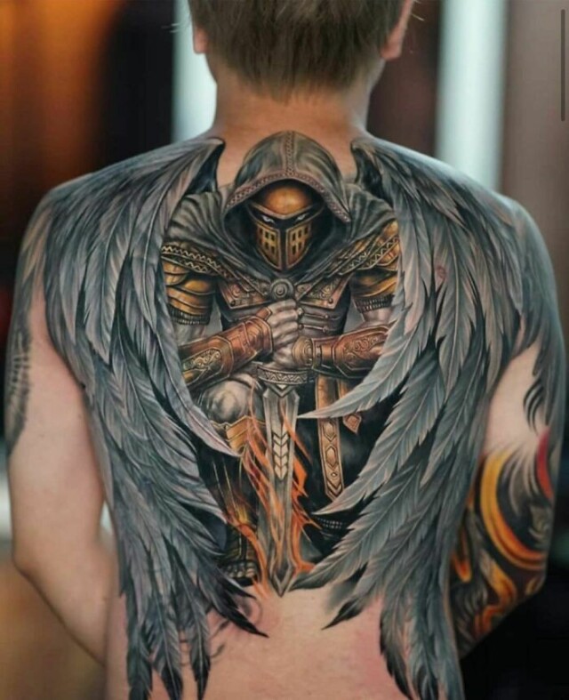 Впечатляющие татуировки, которые делают себе люди 