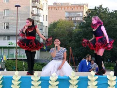 «Арлекино»: пользователи стебутся над уличным концертом в Николаеве 