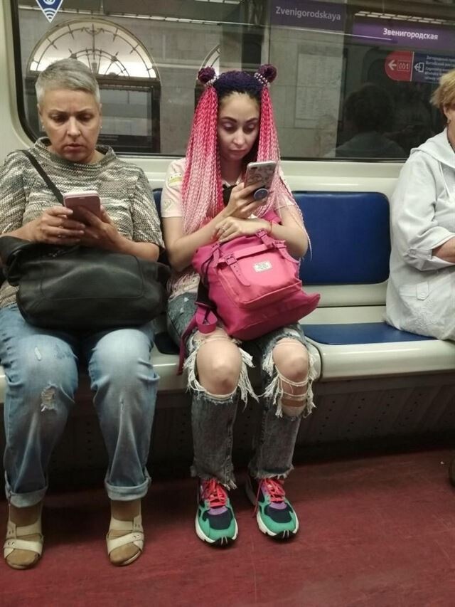 Дивні та несподівані пасажири у метро (фото)