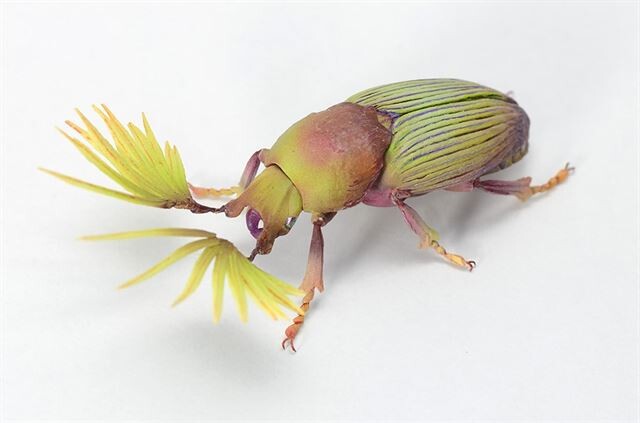 Гиперреалистичные скульптуры насекомых, которых вы не найдёте в природе  (фото)
