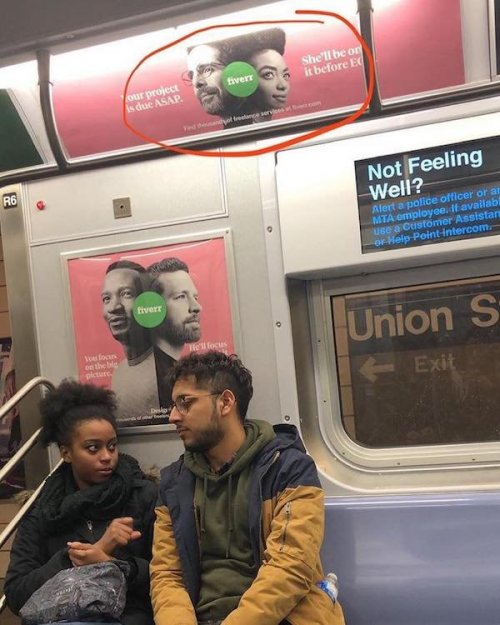 Прикольные совпадения, заснятые в метро