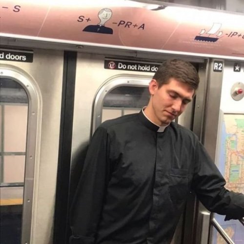 Прикольные совпадения, заснятые в метро