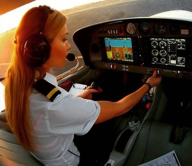 Пилот Мишель Гурис и яркие фото из ее путешествий