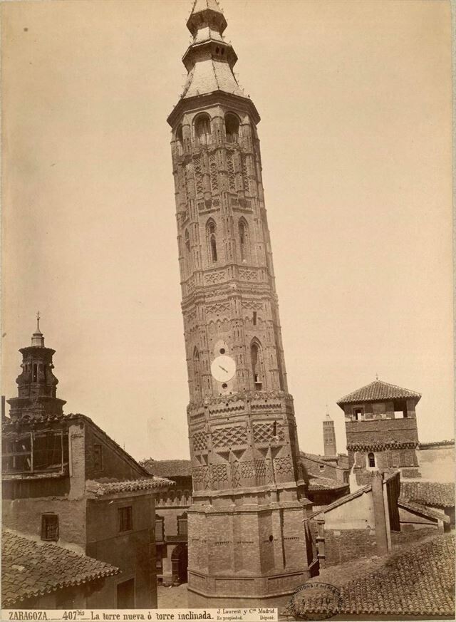 Падающая башня Сарагосы (4 фото)