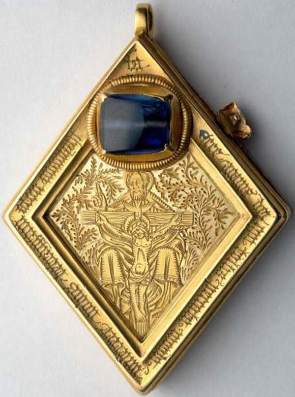Британка нашла золотую мини-Библию: реликвии 600 лет. Фото