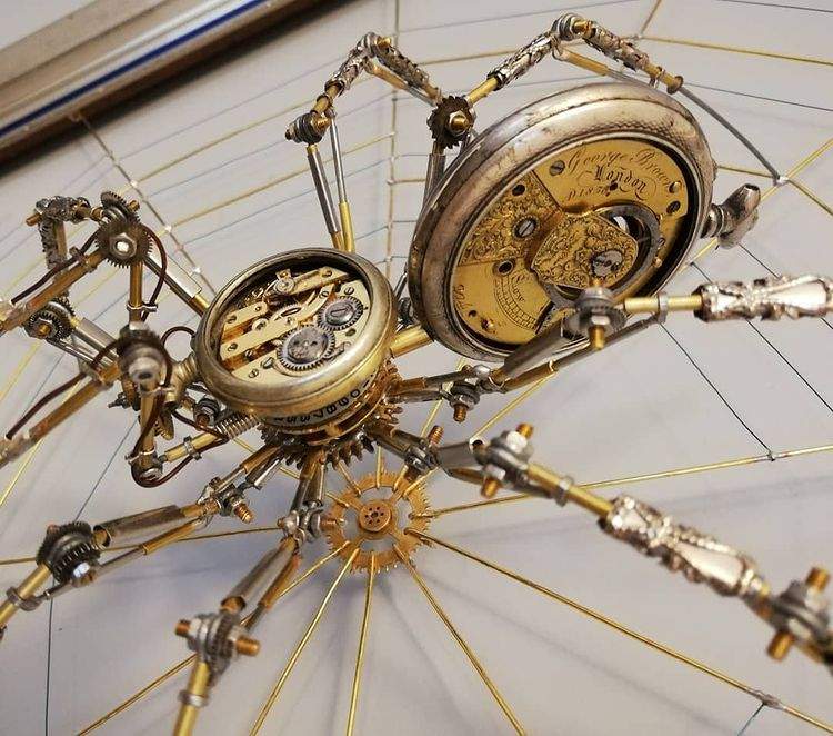 Художник перетворює старий годинник на унікальні механізми.  Фото