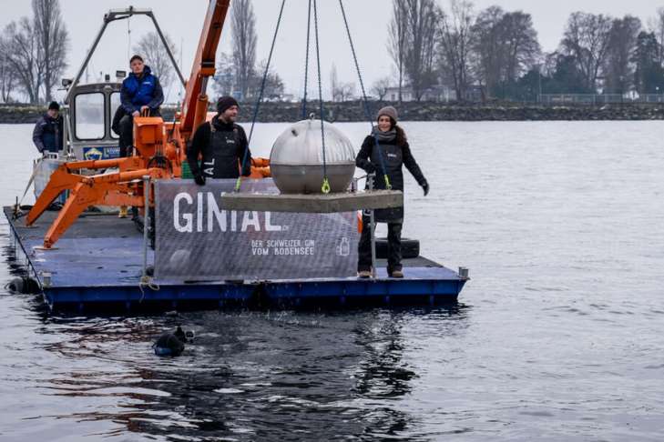 В Швейцарии со дна озера украли 800-килограммовый слой с джином