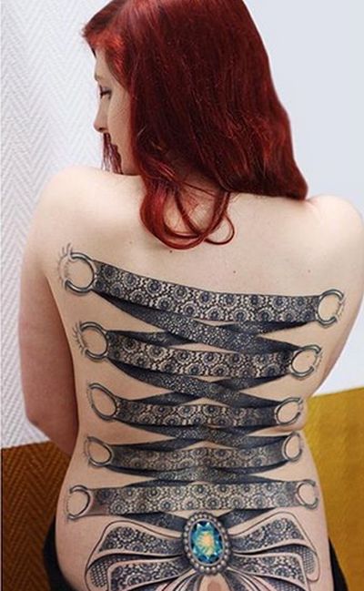 Татуировки в виде корсета
