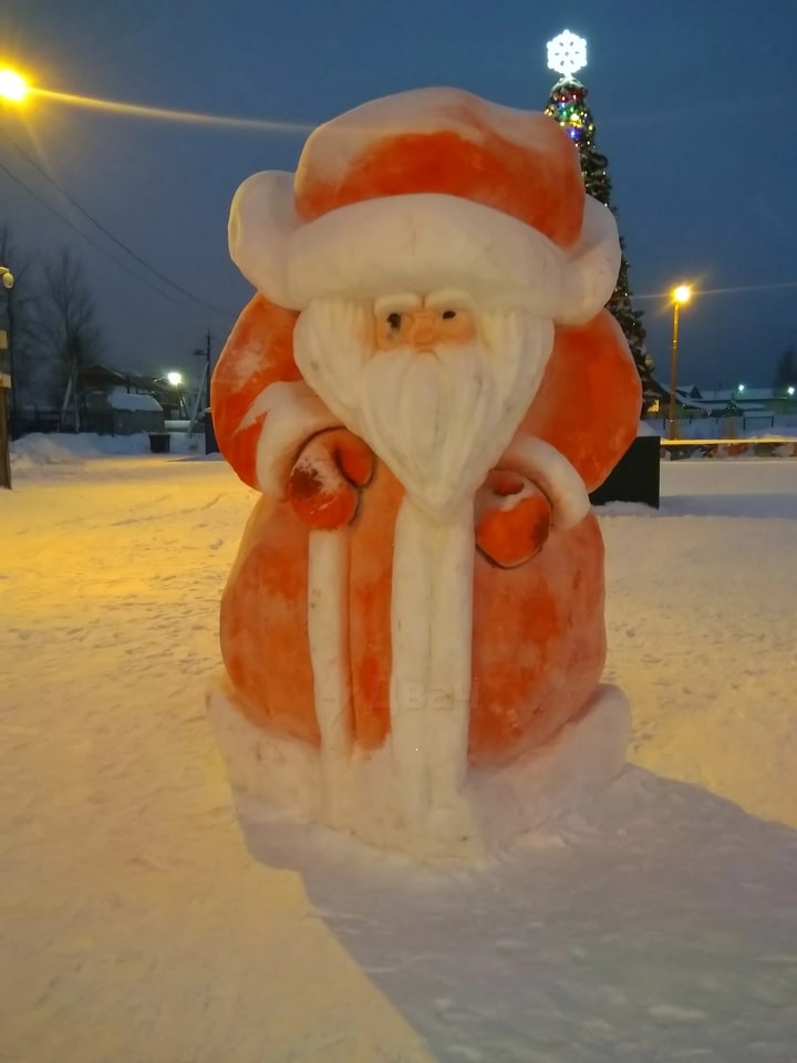 Яка країна, такі й символи: у мережі показали фото дивовижних снігових скульптур у Росії (ФОТО)