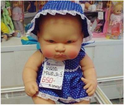 «Маньяша»: украинцев развеселили куклы в магазинах на оккупированной территории