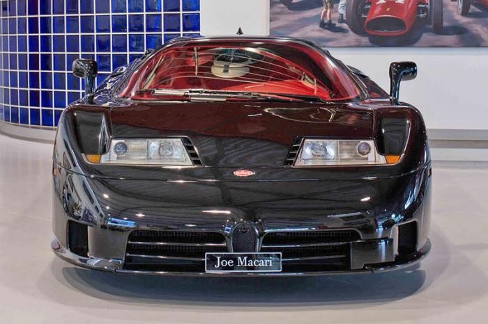 Редкий суперкар Bugatti EB110 SS