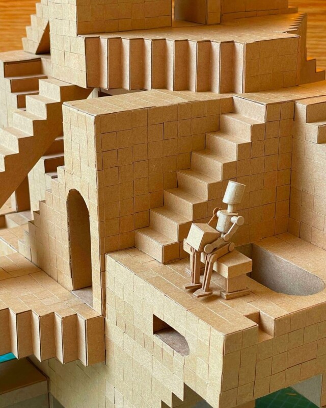 У мережі показали картонні скульптури Грега Олійника
