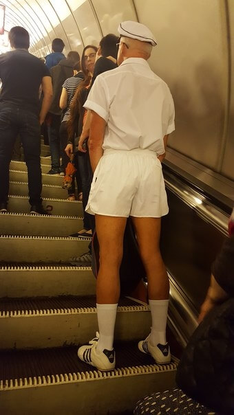 Потішні знімки «модників» із метро