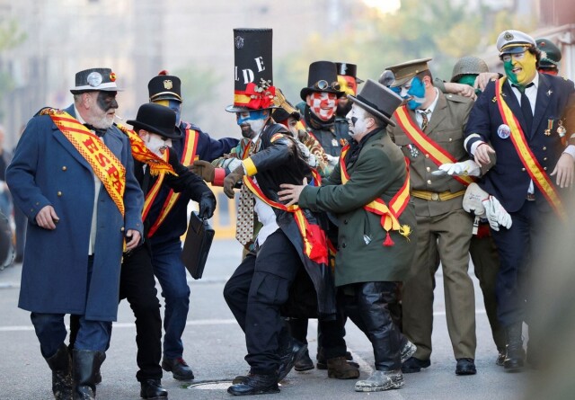 Ежегодная мучная битва в Испании (фото)