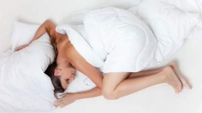 Названы главные причины, почему полезно спать обнаженным